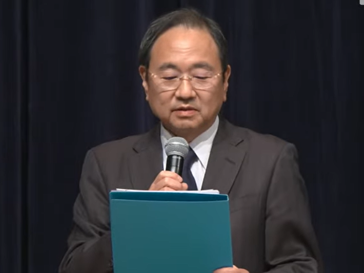 記者会見での清水賢治